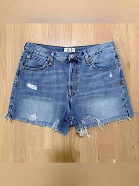 FREE PEOPLE WE THE FREE Distressed Denim Cutoff Shorts Medium Blue Wash Size 31
